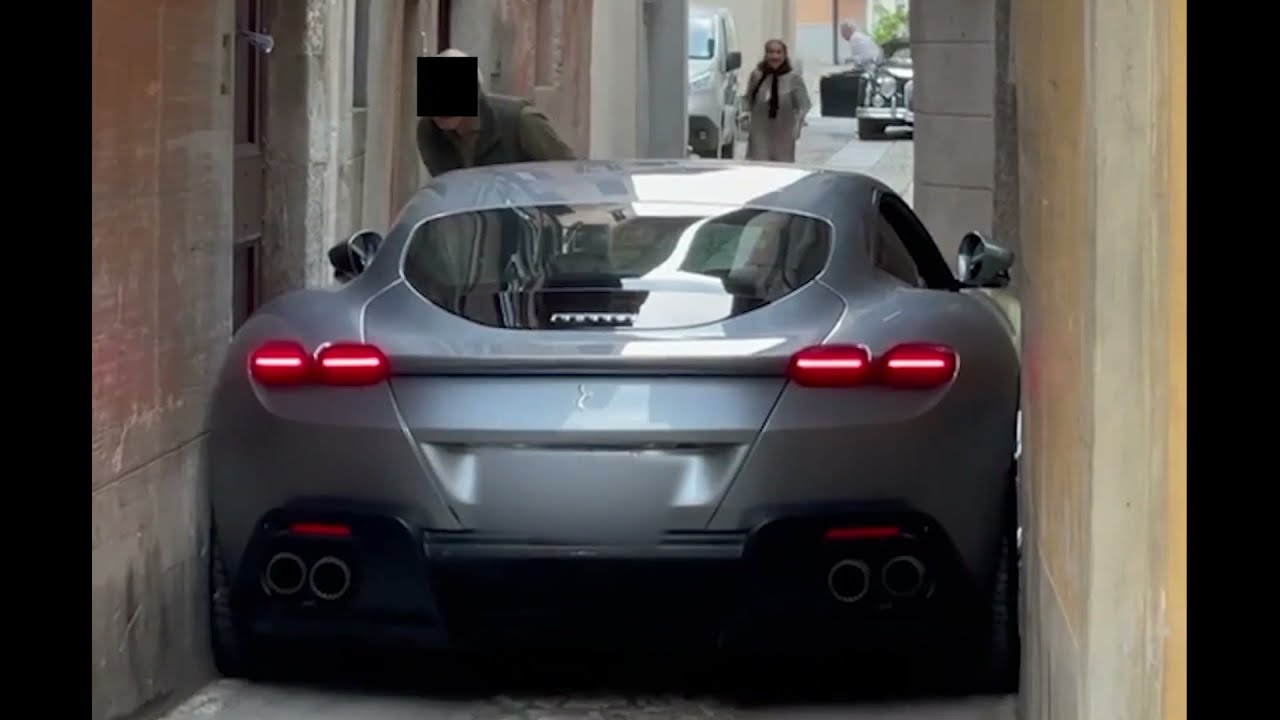 Una imagen que duele: un Ferrari de 230.000 euros se queda encajado en ...